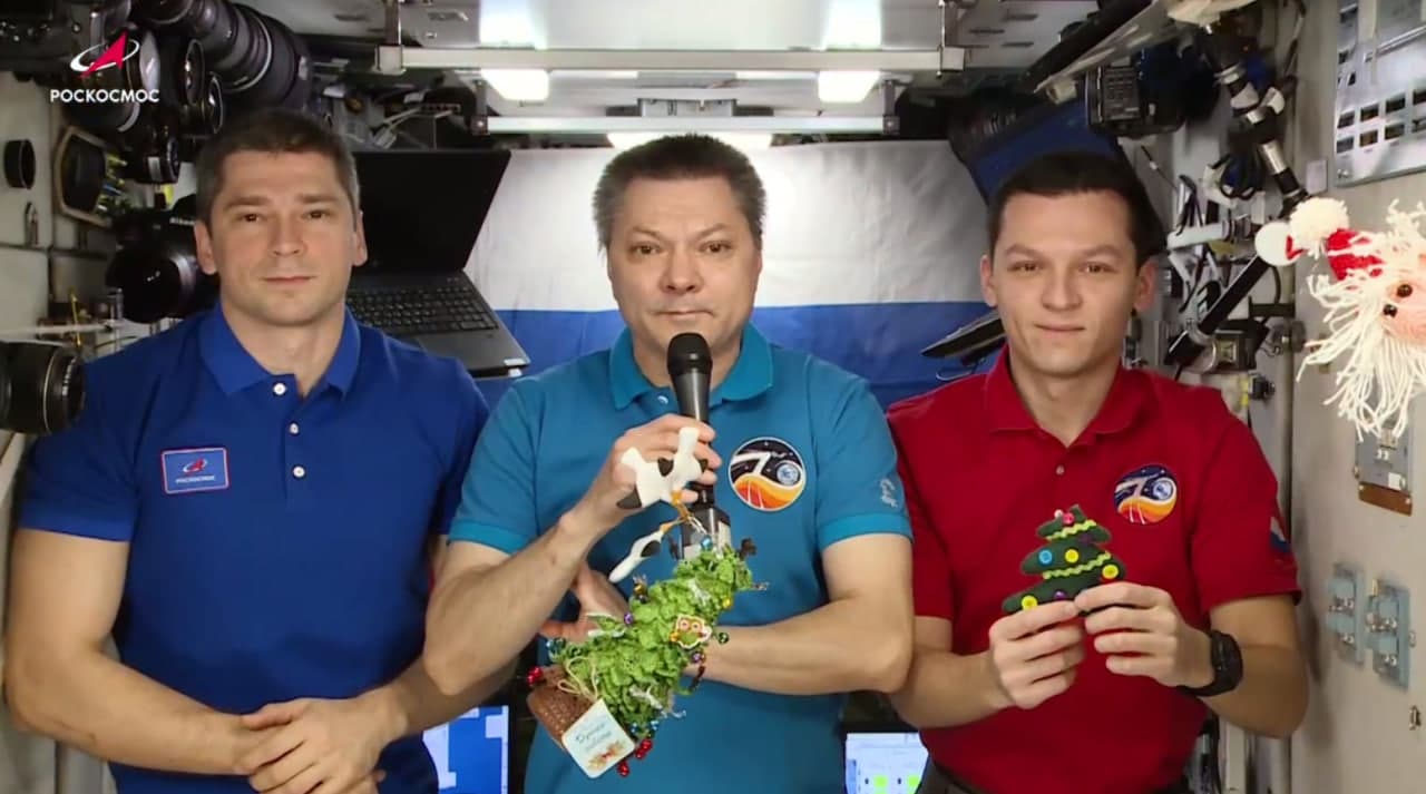 Astronauts will celebrate the New Year on the ISS in Moscow, Houston and Tokyo