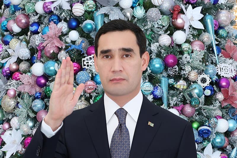 Serdar Berdimuhamedow türkmenistanlylary Täze ýyl bilen gutlady