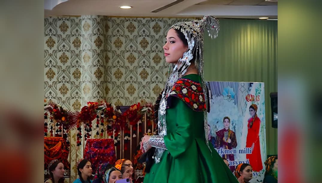 oriental-expression-ashgabat-podium-what-impressed-fashion-expert-paris