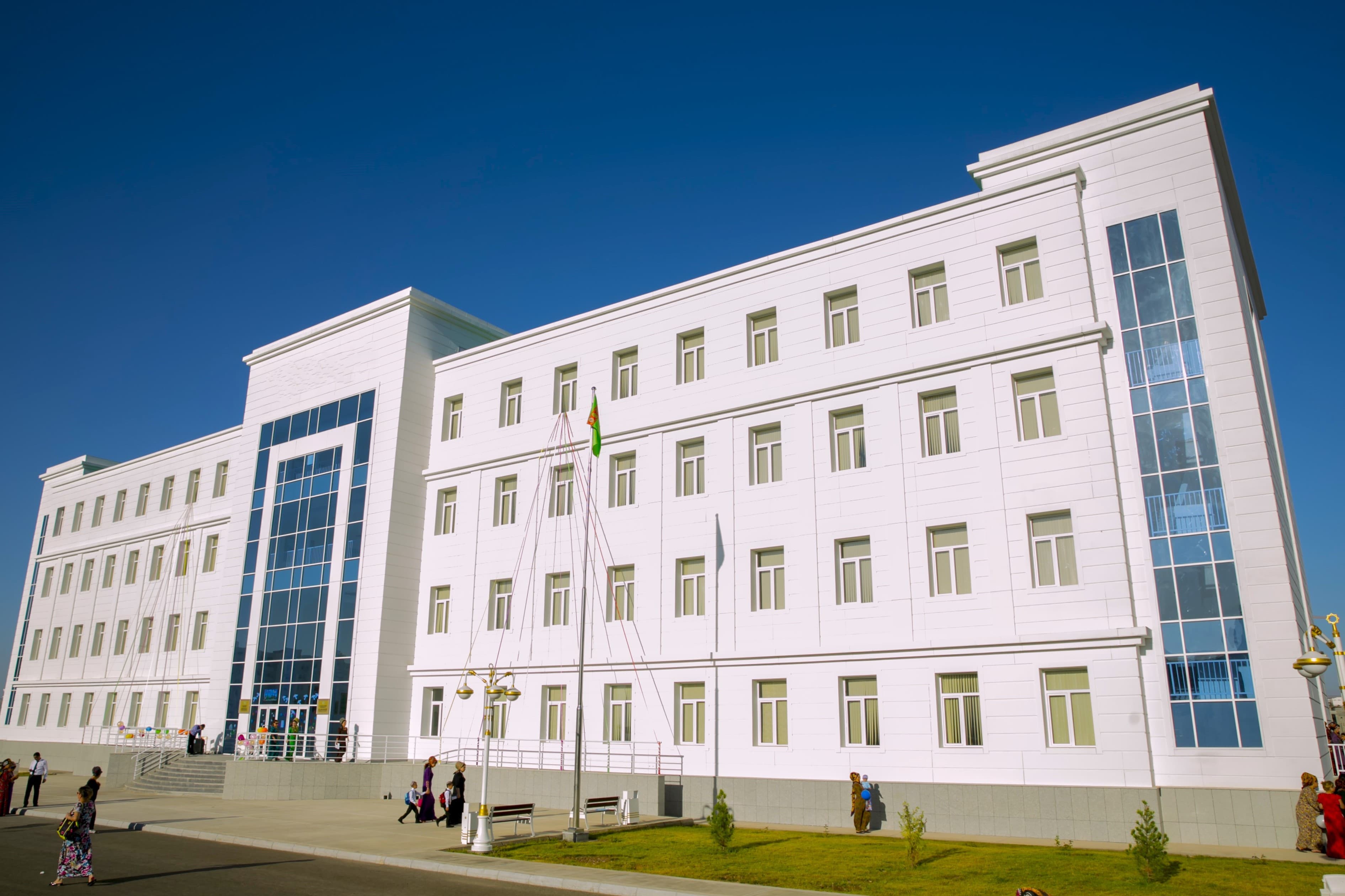 Bokurdak şäherçesindäki mekdep we umumy ýaşaýyş jaýy 9 aýda gurlup ulanmaga berler