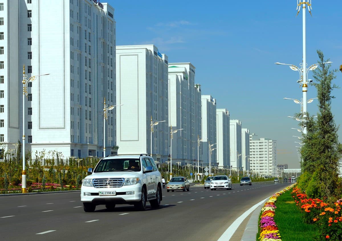 Türkmenistanyň Prezidenti Aşgabat şäheriniň Bagtyýarlyk etrabynyň häkimine käýinç yglan etdi