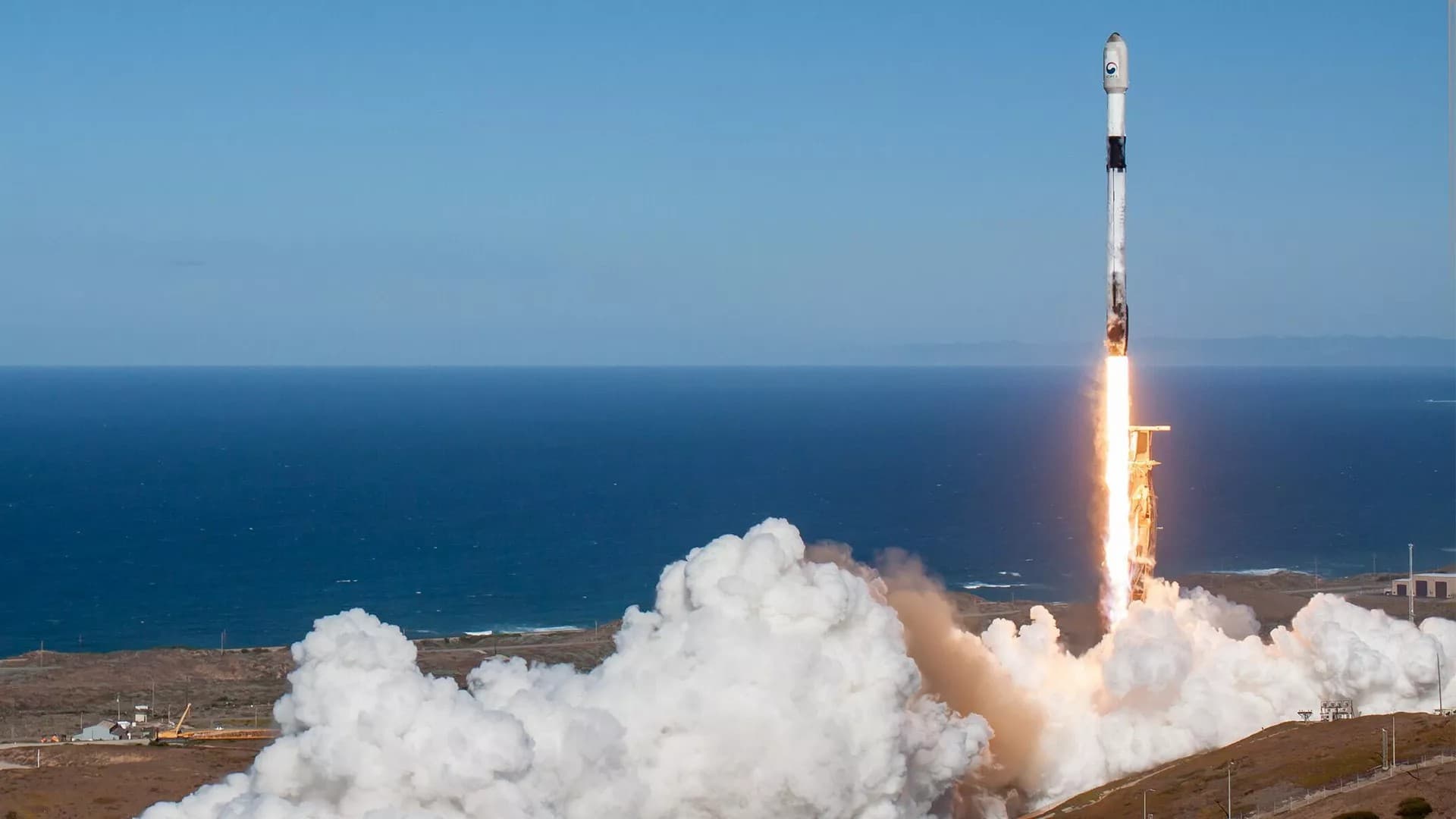 Стартовавшая во Флориде ракета SpaceX доставит космических туристов на МКС