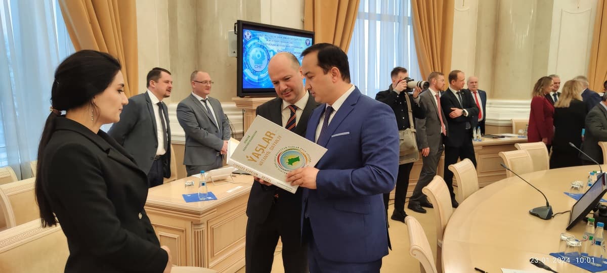 В штаб-квартире СНГ в Минске представлена книга президента Туркменистана