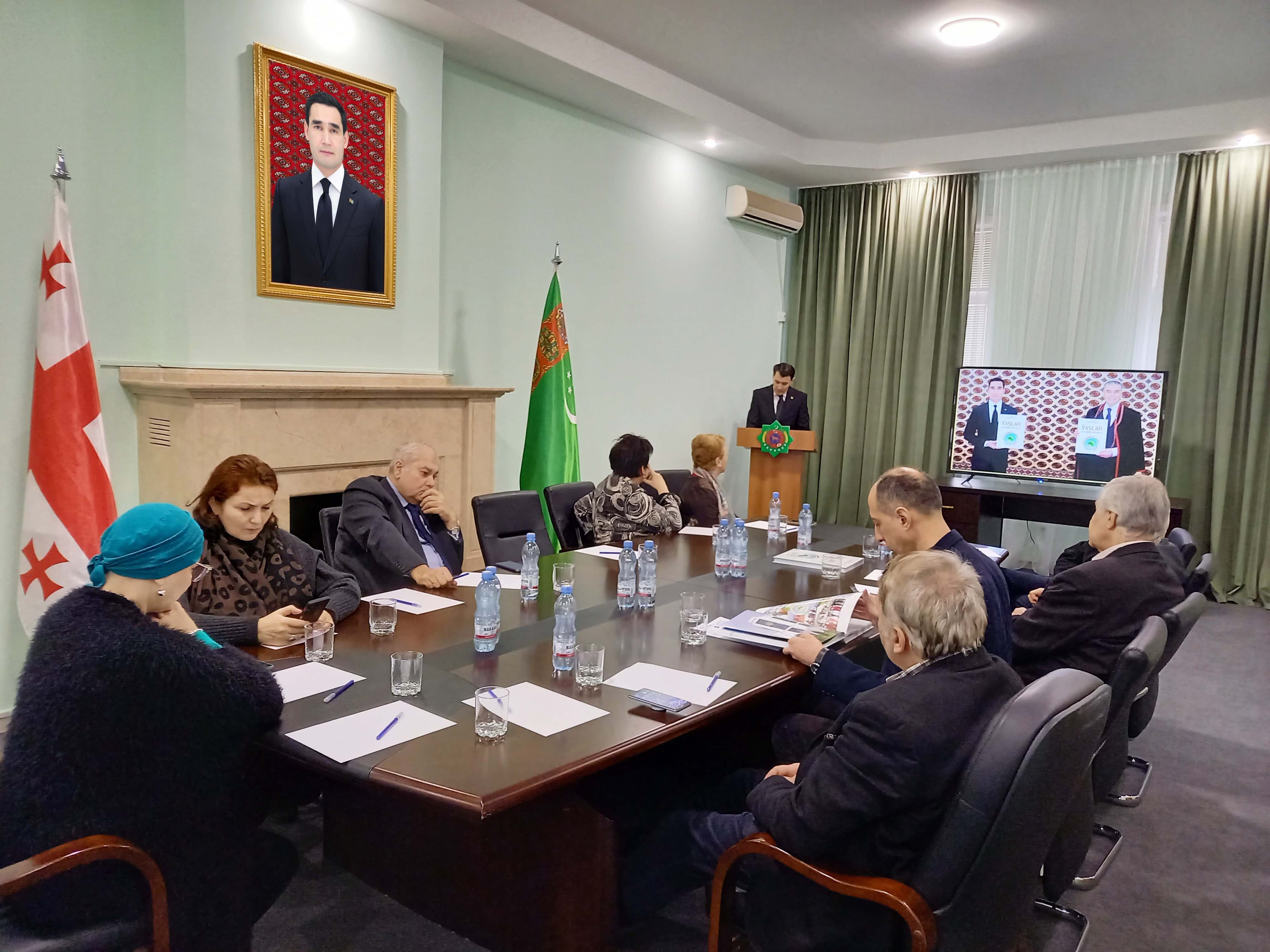 В Тбилиси прошел круглый стол, посвященный Году Махтумкули Фраги