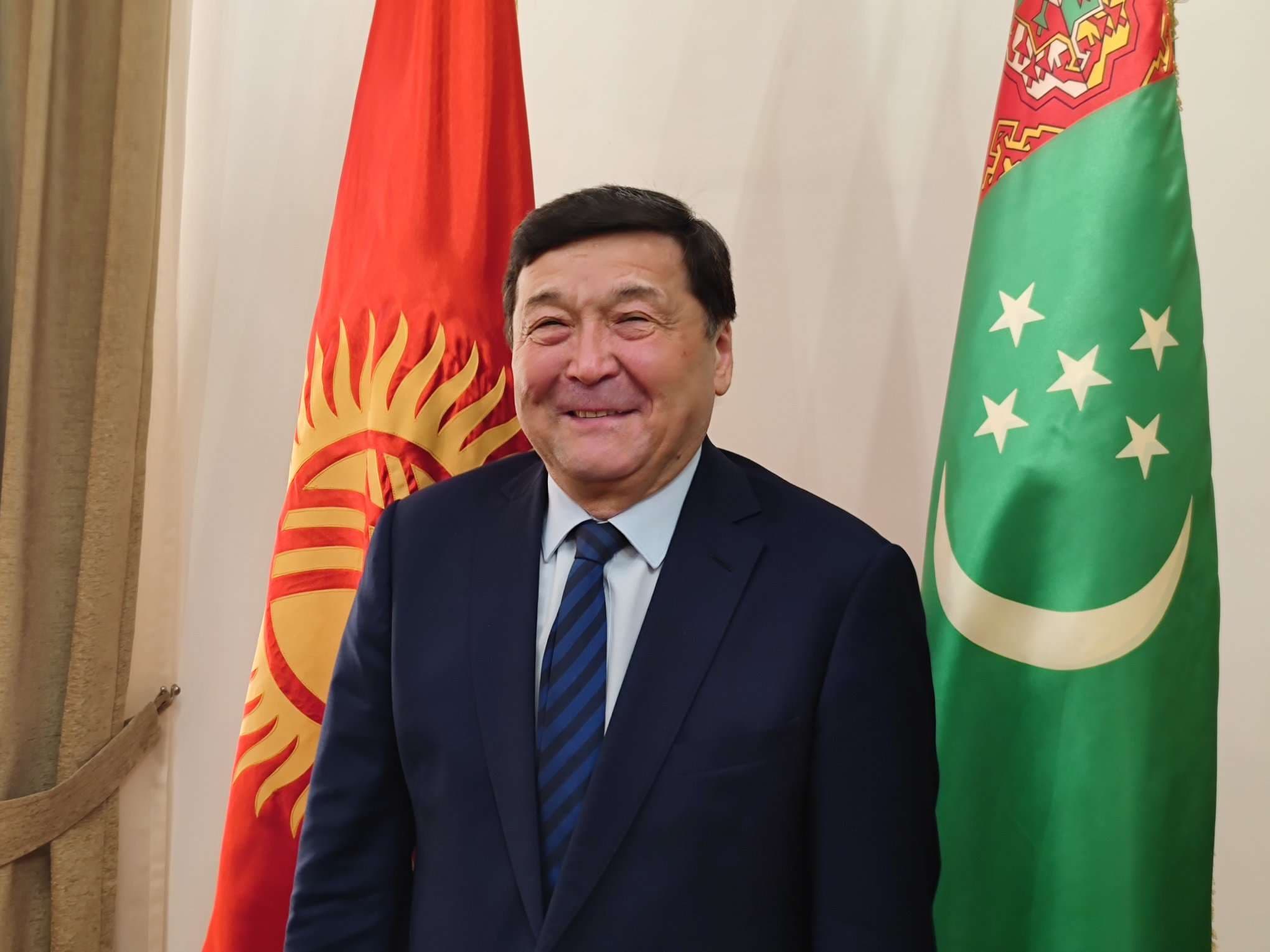 posol-kyrgyzstana-v-ashhabade-vyrazil-priznatelnost-rukovodstvu-turkmenistana-za-otpravku-gumpomoshchi