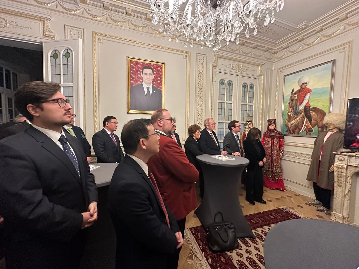 na-brifinge-v-bryussele-evropejskim-smi-predstavleno-videnie-turkmenistana-putej-razvitiya