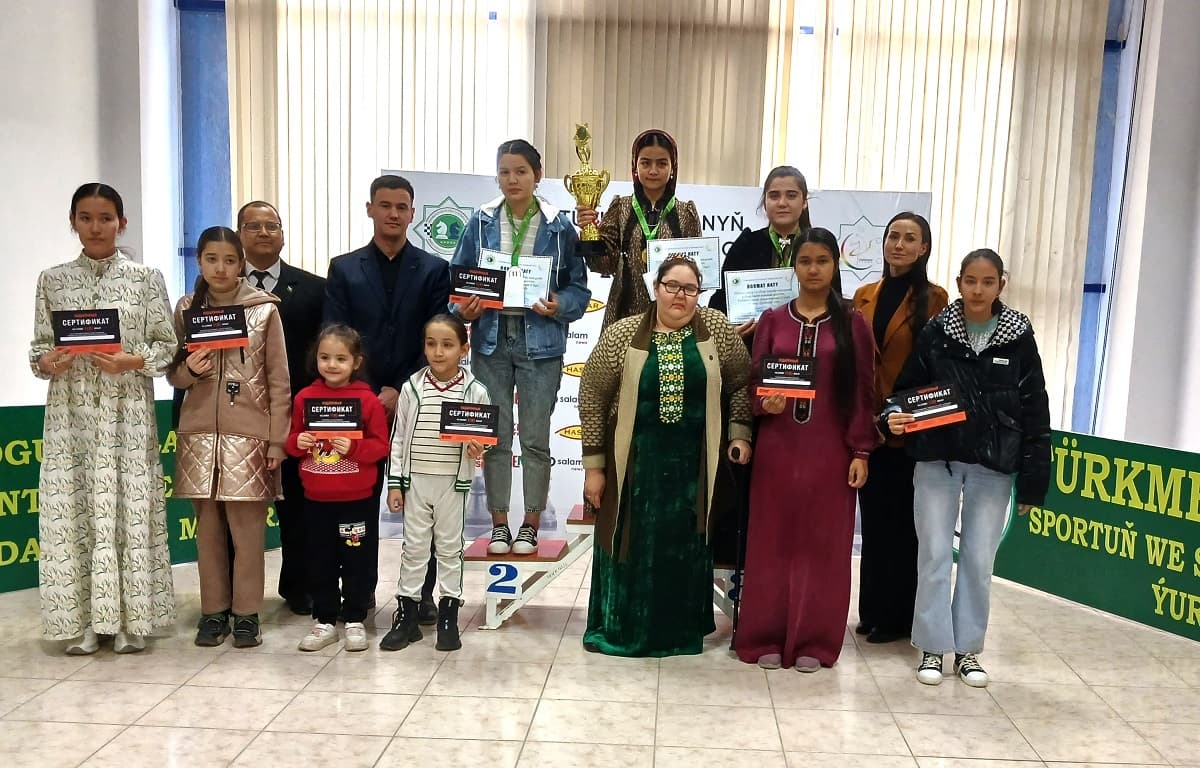 mary-schoolgirl-won-first-league-turkmenistan-womens-chess-championship