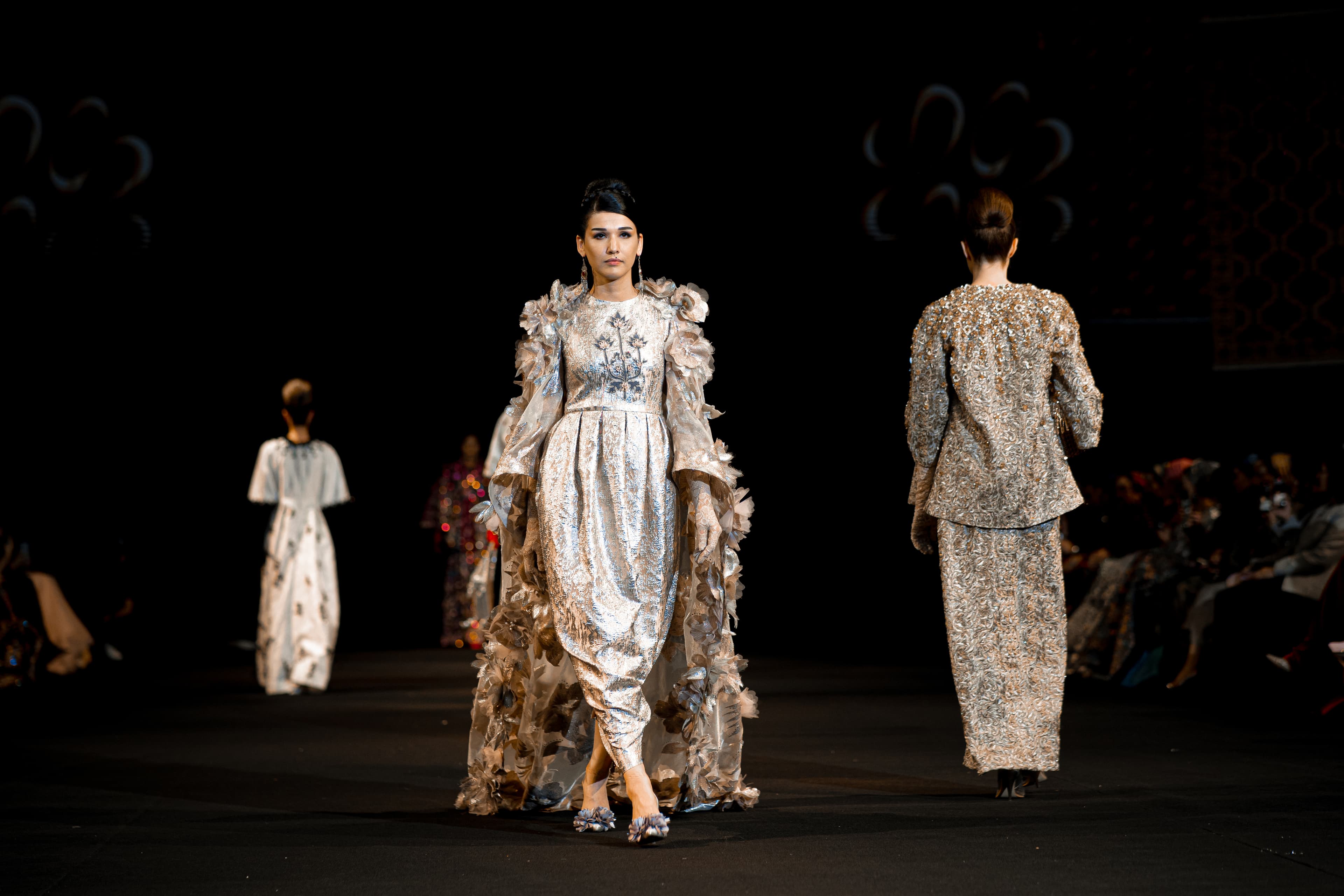 v-ashhabade-sostoyalsya-pokaz-novoj-kollekcii-soyunova