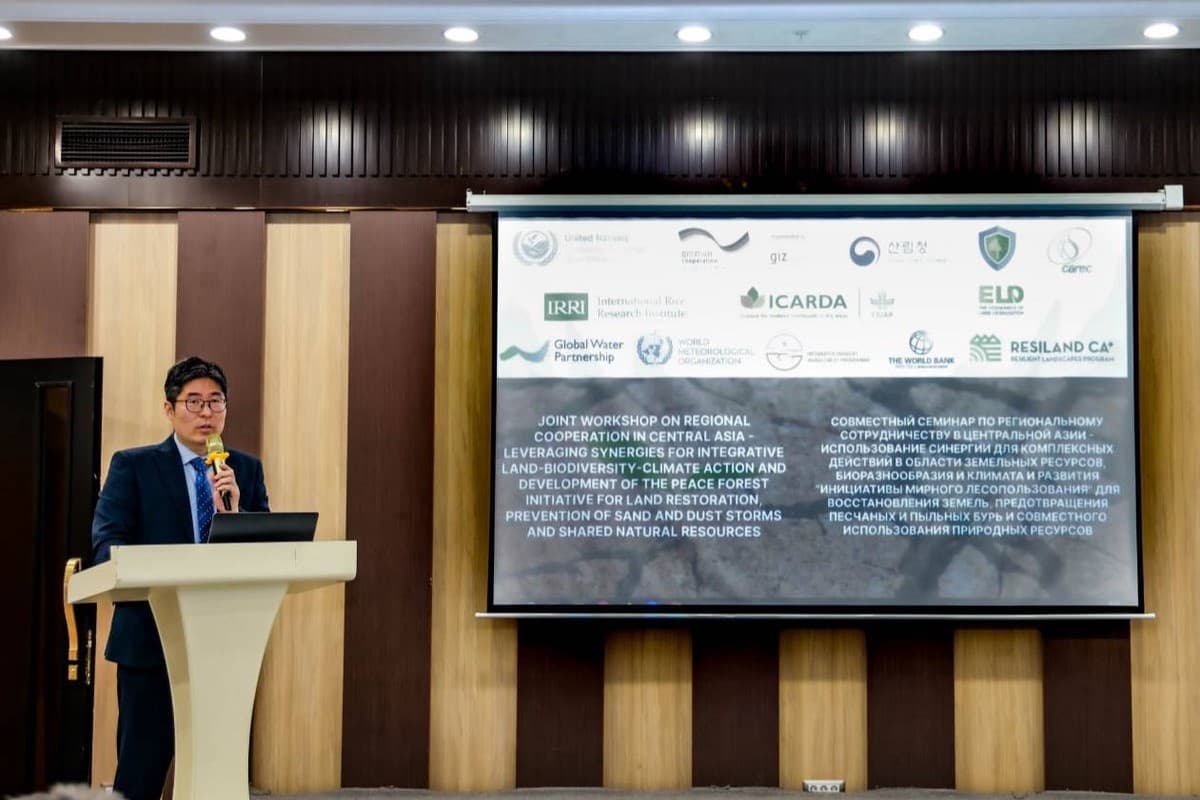 predstaviteli-stran-ca-uchastvuyut-v-seminare-po-voprosam-pylnyh-i-peschanyh-bur