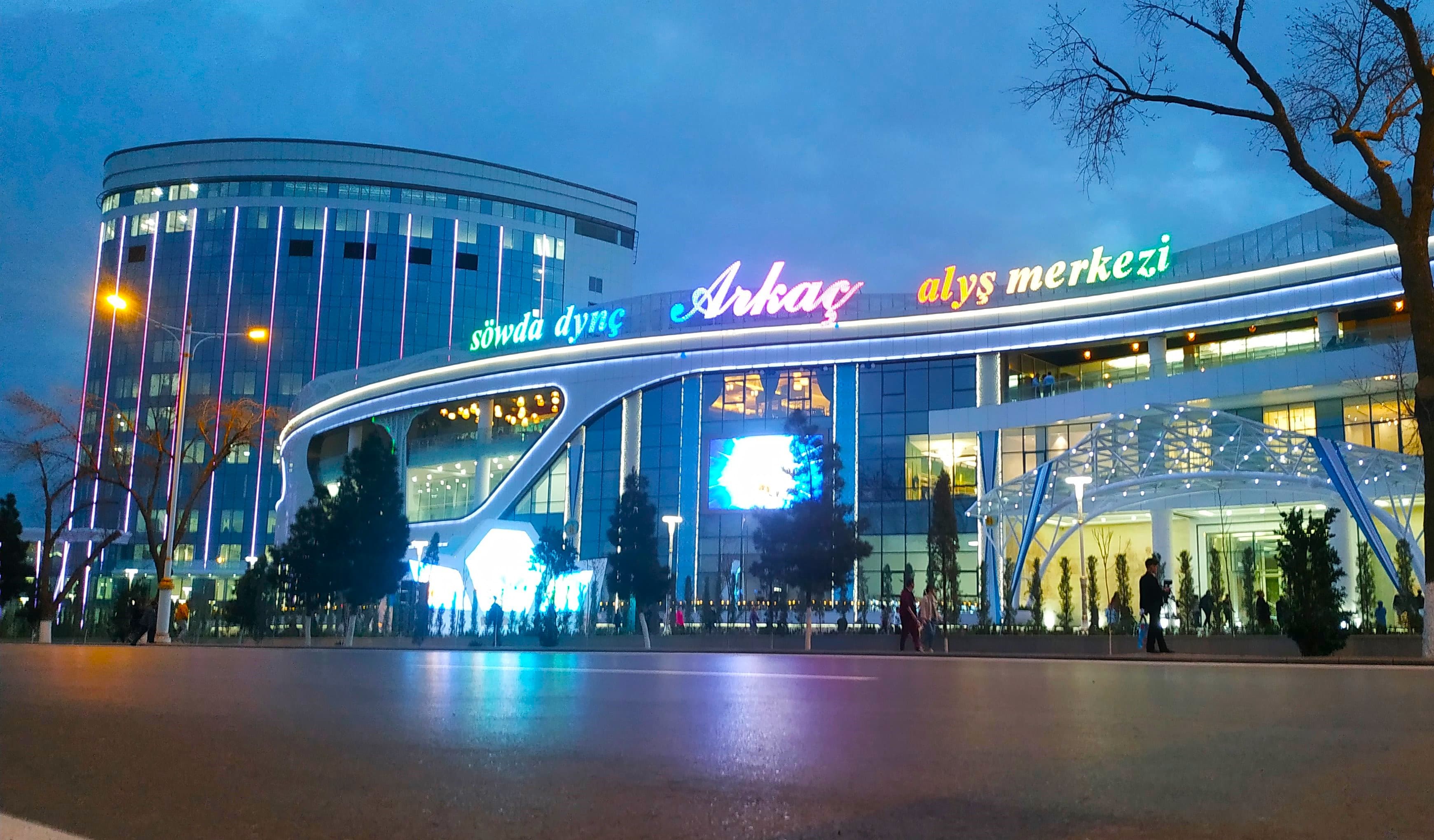 v-ashhabade-otkrylsya-novyj-torgovo-razvlekatelnyj-centr-arkach