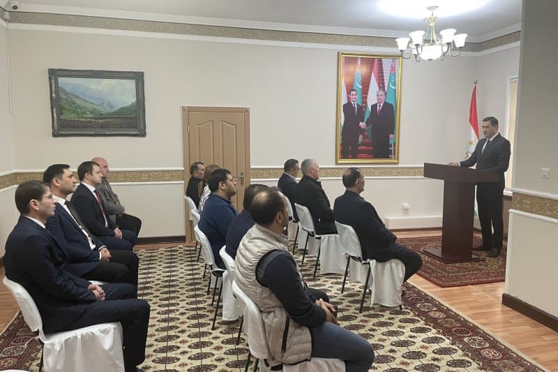 Посольство Таджикистана в Туркменистане провело встречу для соотечественников