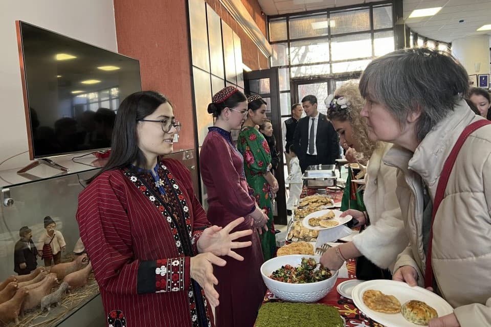 dippredstavitelstva-neskolkih-stran-v-rumynii-otmetili-prazdnik-novruz