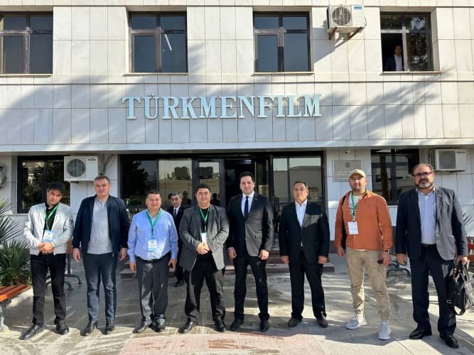 uzbekskie-i-turkmenskie-kinematografisty-soglasovali-plany-po-sovmestnomu-filmu-o-mahtumkuli