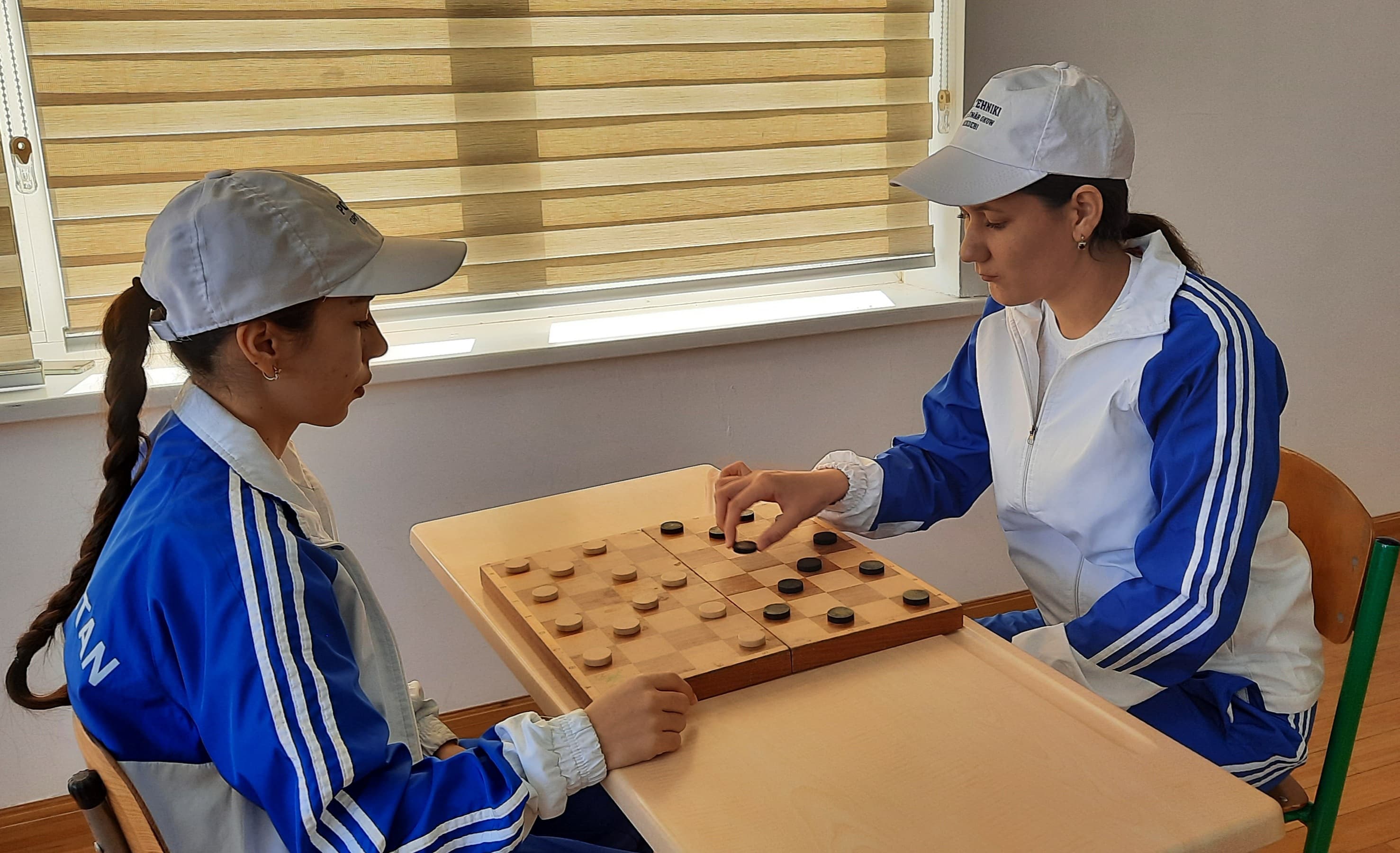 v-politehnicheskoj-srednej-professionalnoj-shkole-agentstva-turkmenaragatnashyk-proshli-sportivnye-sorevnovaniya