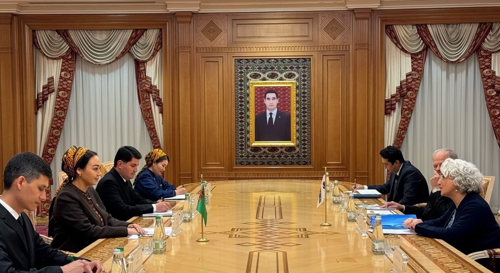 specpredstavitel-pa-obse-po-centralnoj-azii-fara-karimi-nahoditsya-s-vizitom-v-ashhabade