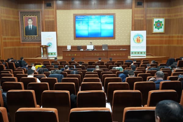Trading on SCRMET: petrochemical and light industry products of the country were sold