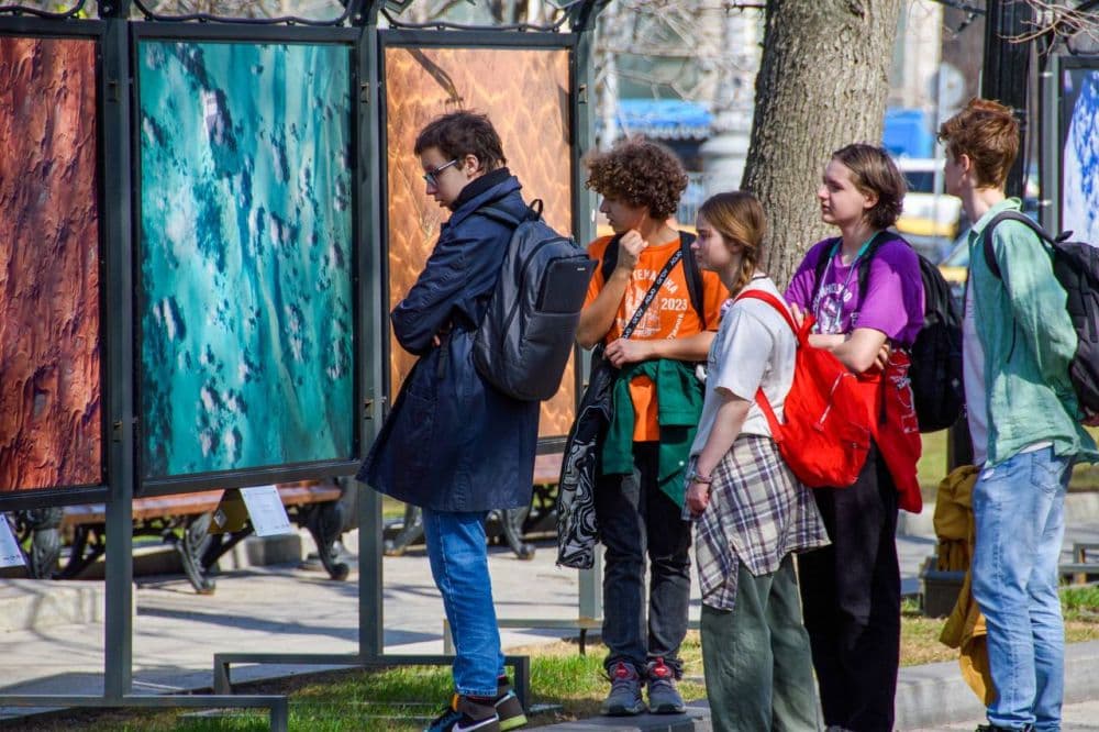 v-moskve-otkrylas-fotovystavka-kosmicheskaya-odisseya-kosmonavta-olega-kononenko