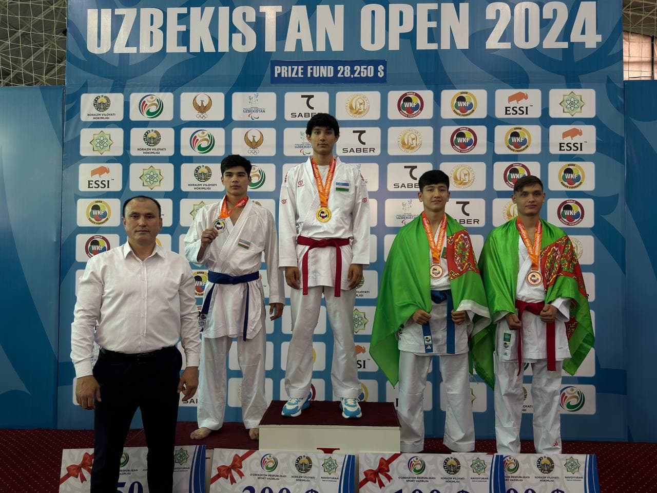 turkmenskie-sportsmeny-zavoevali-23-nagrady-na-1-m-mezhdunarodnom-turnire-po-wkf-karate-v-urgenche