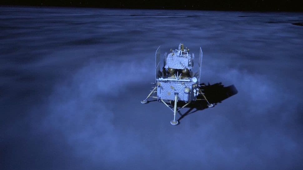 Китайская АМС «Чанъэ-6» доставила на орбиту образцы грунта с обратной стороны Луны
