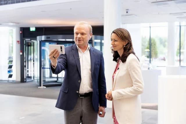 glava-nokia-sovershil-pervyj-v-istorii-telefonnyj-zvonok-s-effektom-polnogo-pogruzheniya