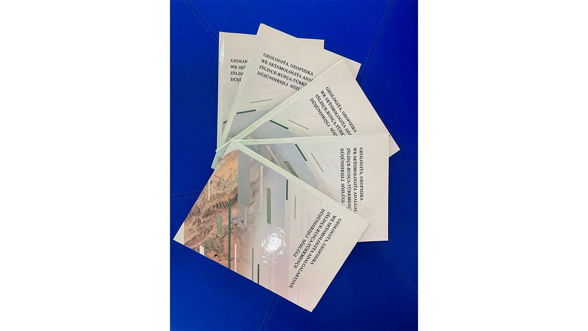 v-turkmenistane-vyshel-v-svet-anglo-russko-turkmenskij-tolkovyj-slovar-terminov-po-geologii-sejsmologii-i-geofizike