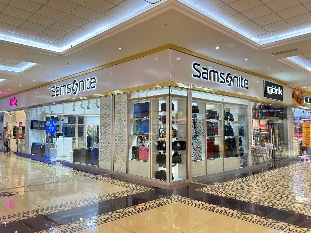 Официальный магазин Samsonite в Ашхабаде спешит сообщить покупателям о новой точке его расположения!