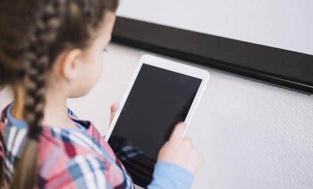 v-rossii-predlozhili-sozdat-detskie-sim-karty