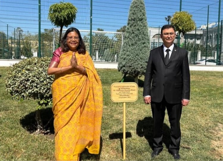 posolstvo-indii-v-turkmenistane-organizovalo-akciyu-po-posadke-derevev