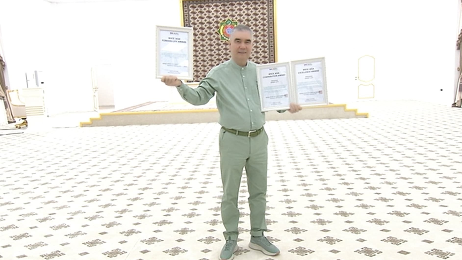 predsedatel-halk-maslahaty-turkmenistana-oznakomilsya-s-hodom-realizacii-vtorogo-etapa-goroda-arkadag