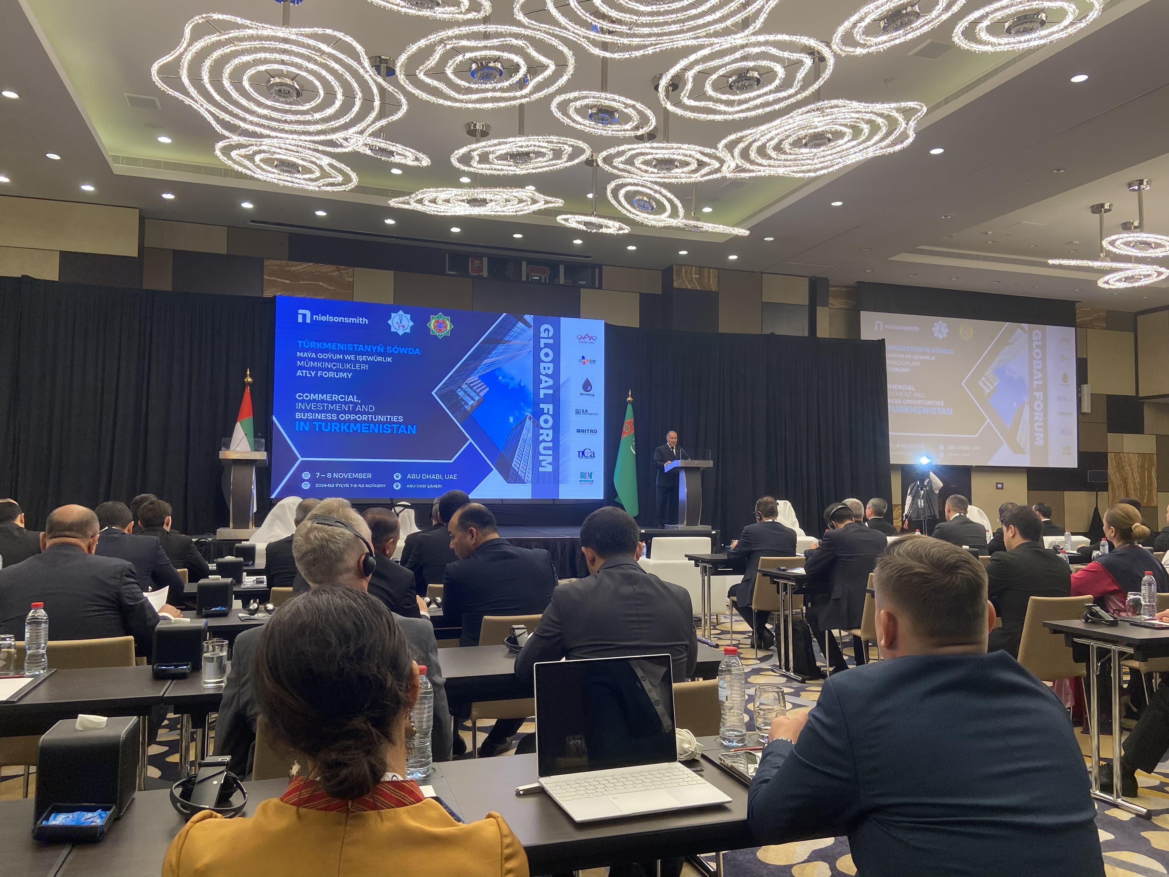 abu-dabide-turkmenistanyn-tajircilik-isewurlik-we-maya-goyum-mumkincilikleri-baradaky-butindunya-forumy-gecirilyar