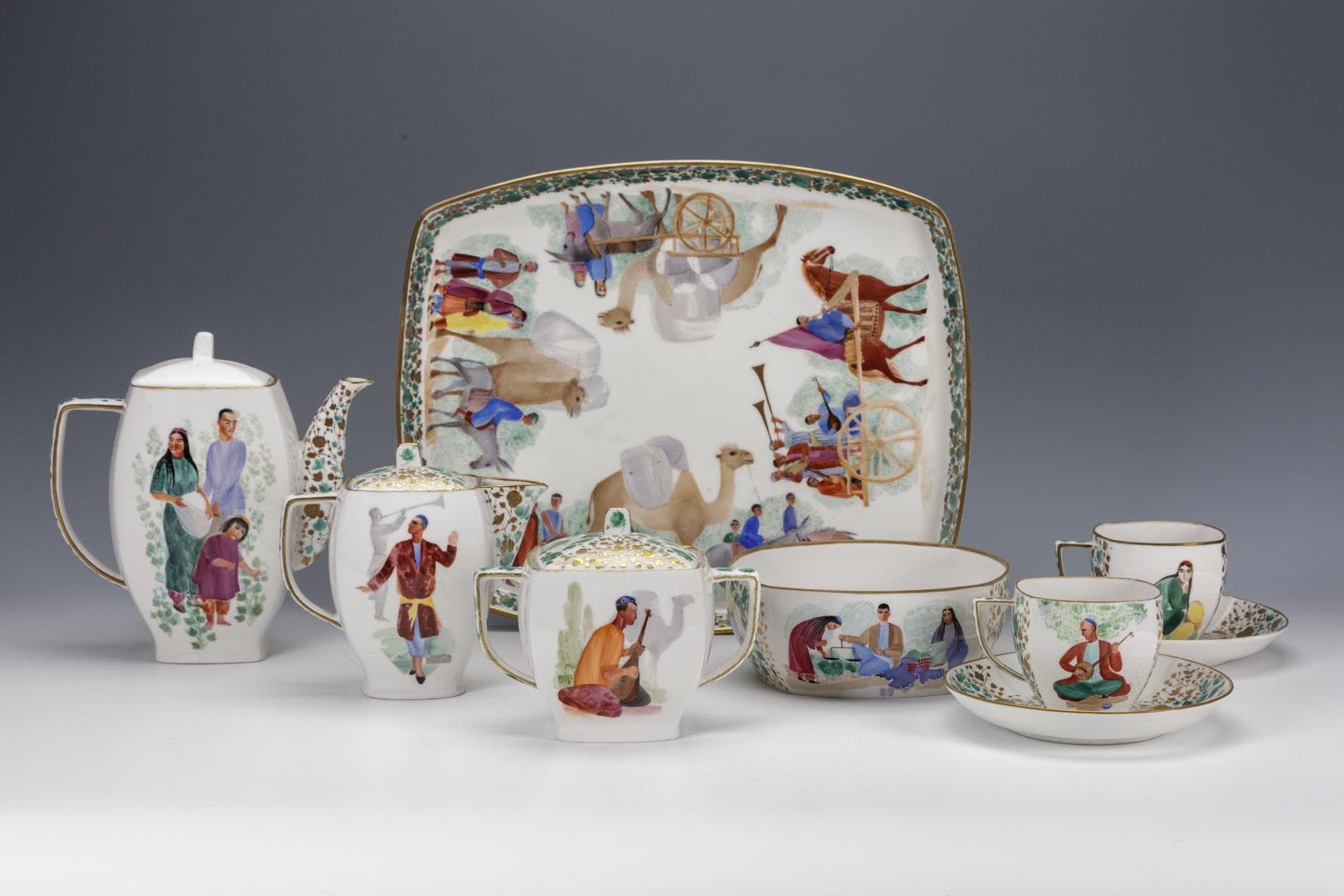 ermitazh-predstavlyaet-obrazy-vostoka-v-farfore-xx-veka