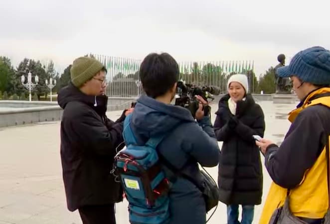 syomochnaya-gruppa-iz-yaponii-gotovit-reportazh-o-turkmenistane