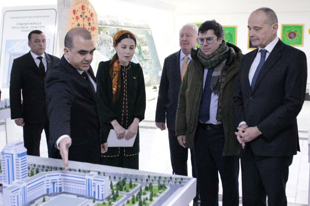 italyan-dizayneri-turkmen-dowlet-binagarlik-gurlusyk-institutynda-umumy-sapak-gecirdi