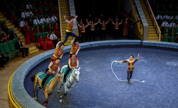 “Galkynyş” topary we Görogly adyndaky atçylyk sirki Türkmenistanyň welaýatlarynda çykyş eder