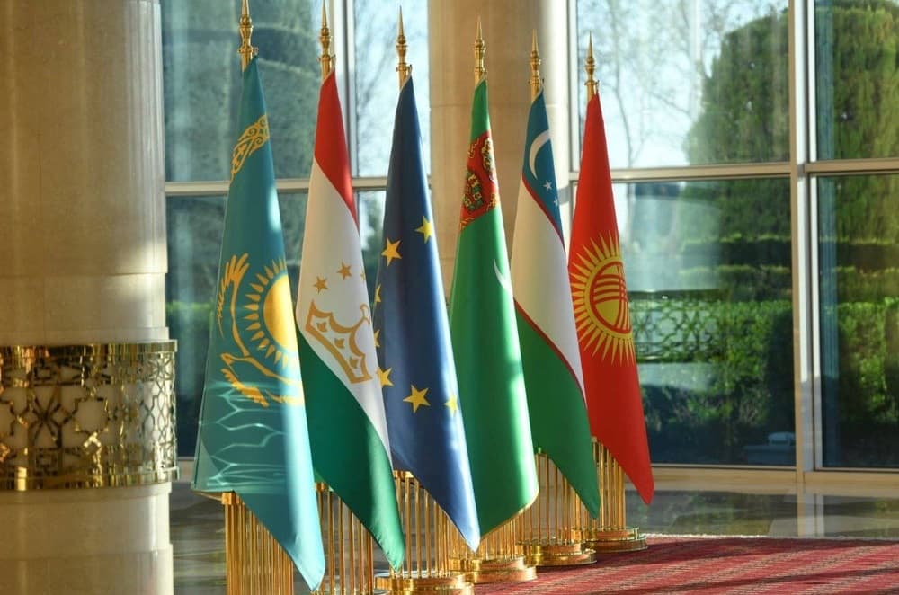 3-nji aprelde Samarkand şäherinde ÝB bilen Merkezi Aziýanyñ arasynda ilkinji sammit geçiriler
