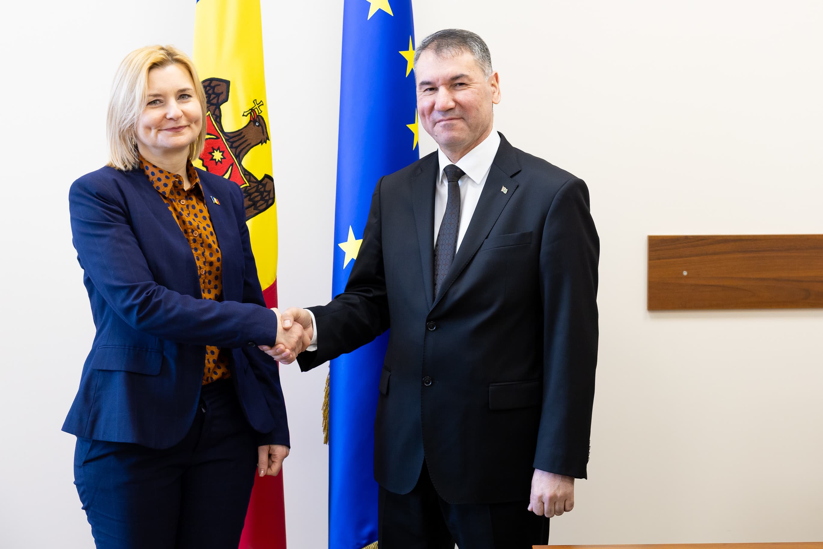 ambassador-turkmenistan-held-meeting-parliament-republic-moldova