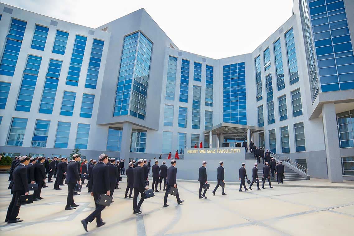 international-university-oil-and-gas-will-hold-open-doors-day