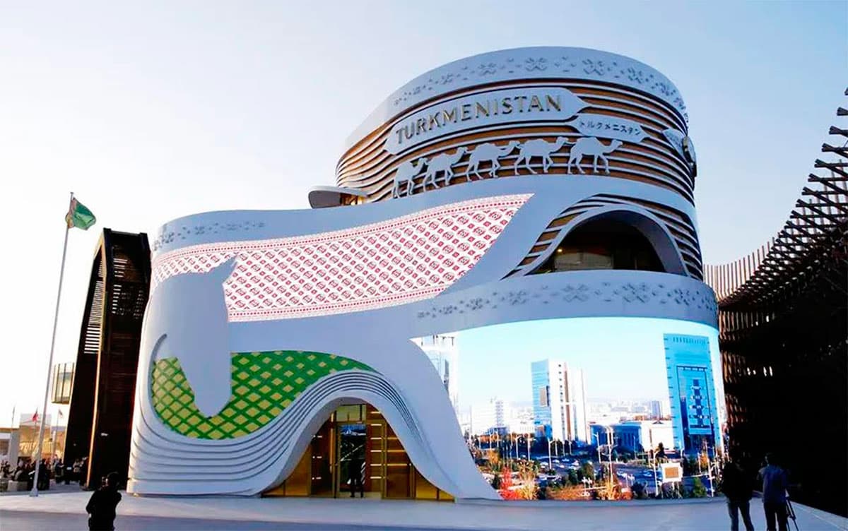 prezident-turkmenistana-prinyal-uchastie-v-torzhestvennyh-meropriyatiyah-posvyashchyonnyh-nacionalnomu-dnyu-turkmenistana-na-ekspo-2025