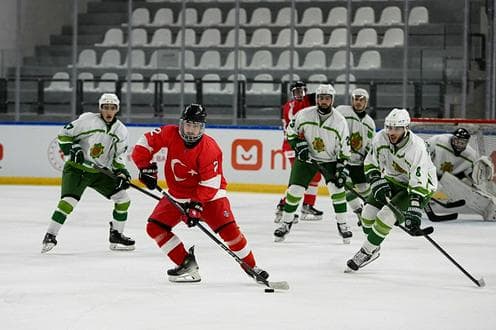 sbornaya-turkmenistana-oderzhala-vtoruyu-pobedu-na-chempionate-mira-po-hokkeyu