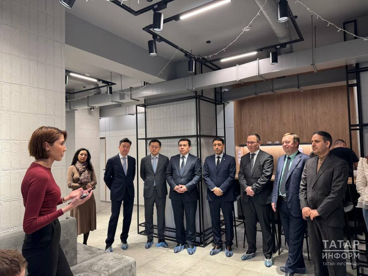 diplomaty-posetili-ofis-kovorkinga-v-kazani-dlya-obsuzhdeniya-sotrudnichestva