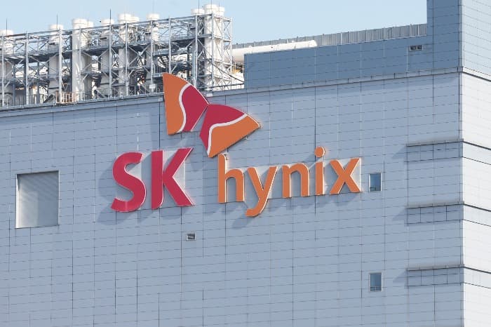 sk-hynix-bolsters-ai-memory-leadership-first-hbm4e-release
