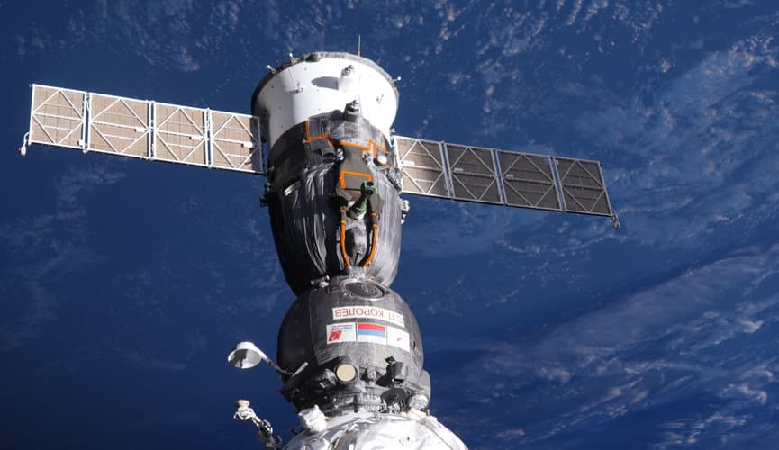 rossiya-zapatentovala-tehnologiyu-obsluzhivaniya-orbitalnyh-stancij-s-robotami