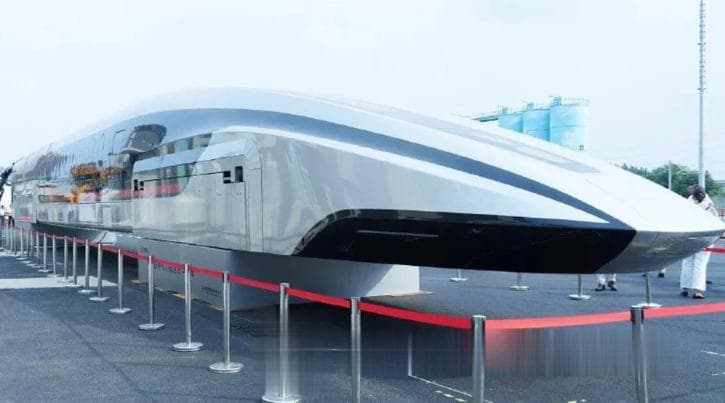 china-presented-prototype-worlds-fastest-train