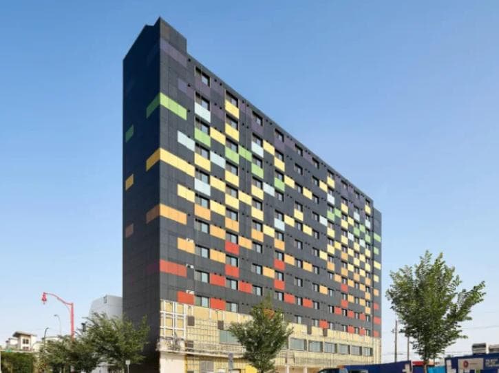 sunrise-innovative-solar-panel-facade-recognized-world-record-guinness