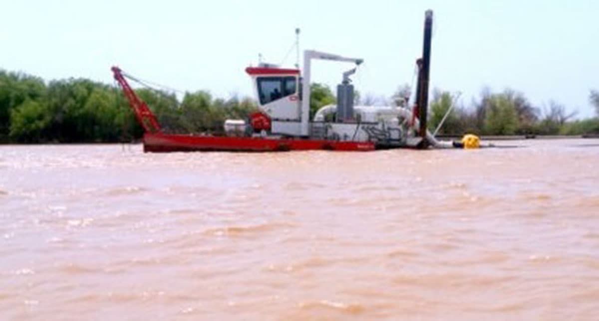 v-dashoguzskom-velayate-aktivno-ispolzuyutsya-zemsnaryady-beaver-dlya-ochistki-vodoyomov