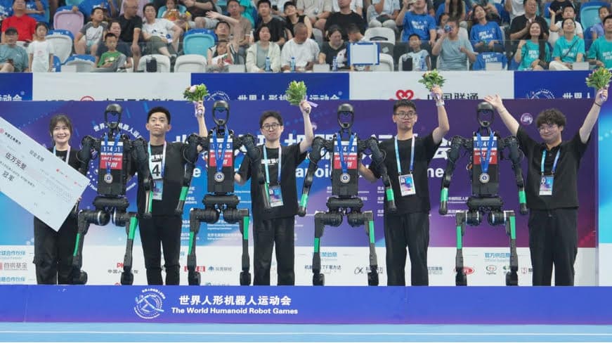 v-pekine-zavershilis-pervye-vsemirnye-igry-robotov-gumanoidov