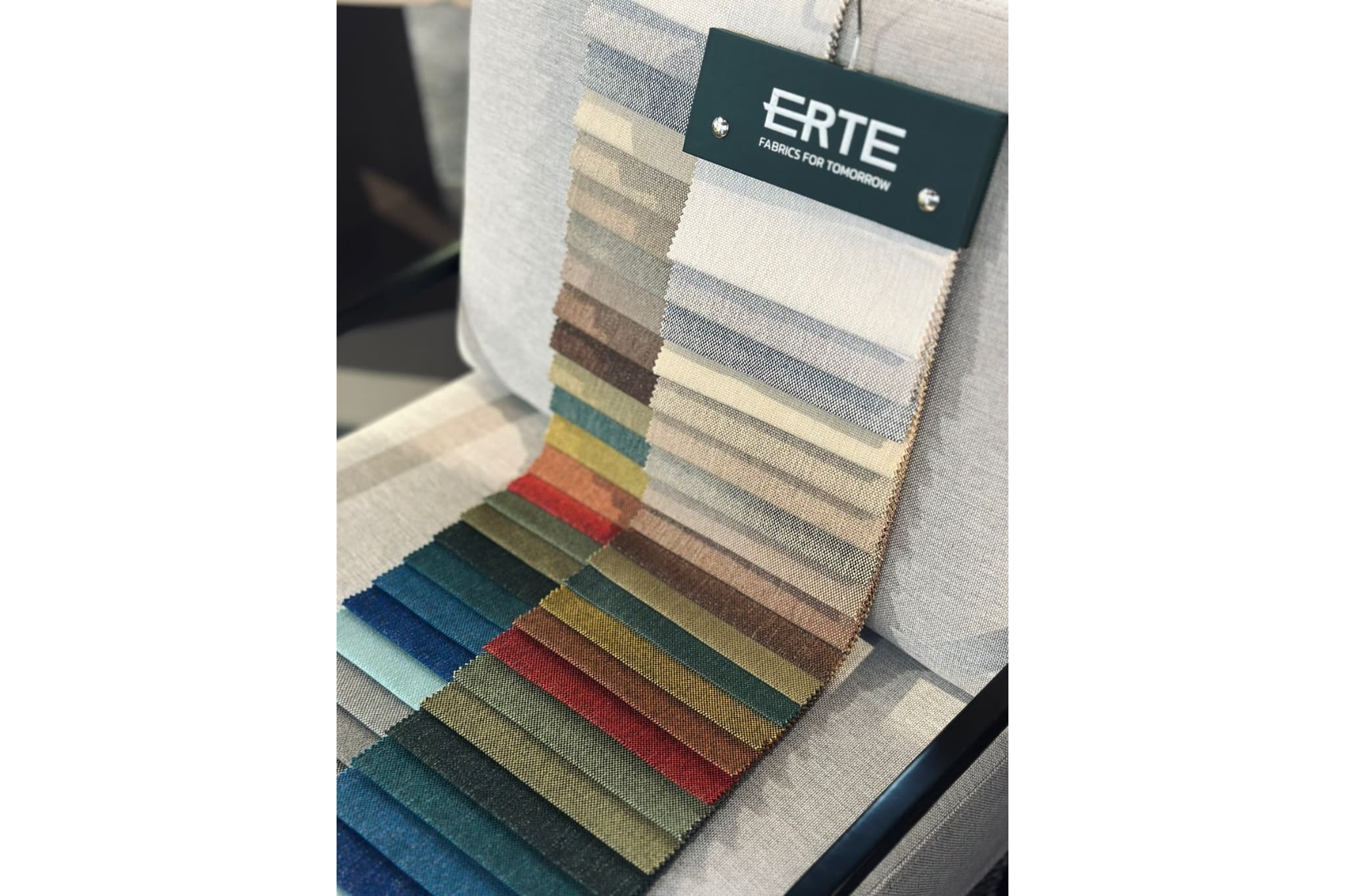 v-turkmenistane-nabiraet-populyarnost-novyj-tekstilnyj-brend-erte