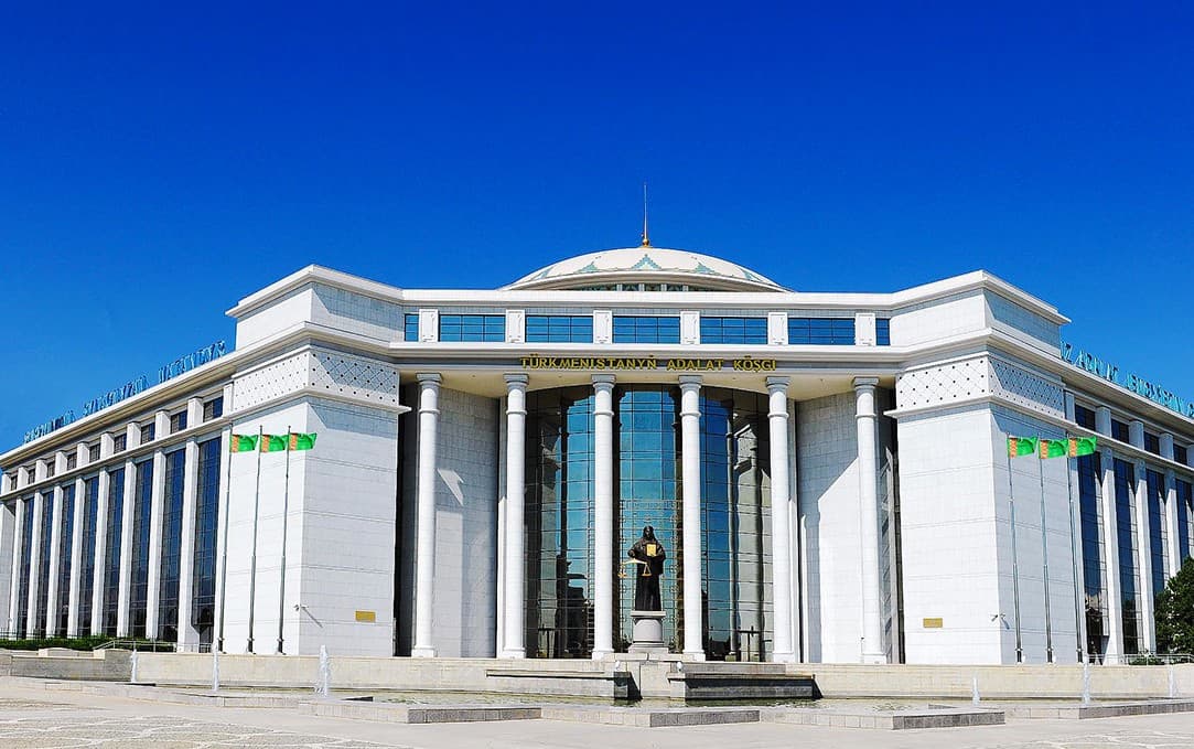 turkmenistanyn-prezidenti-kazylary-wezipa-bellemek-we-wezipeden-bosatmak-hakynda-permana-gol-cekdi