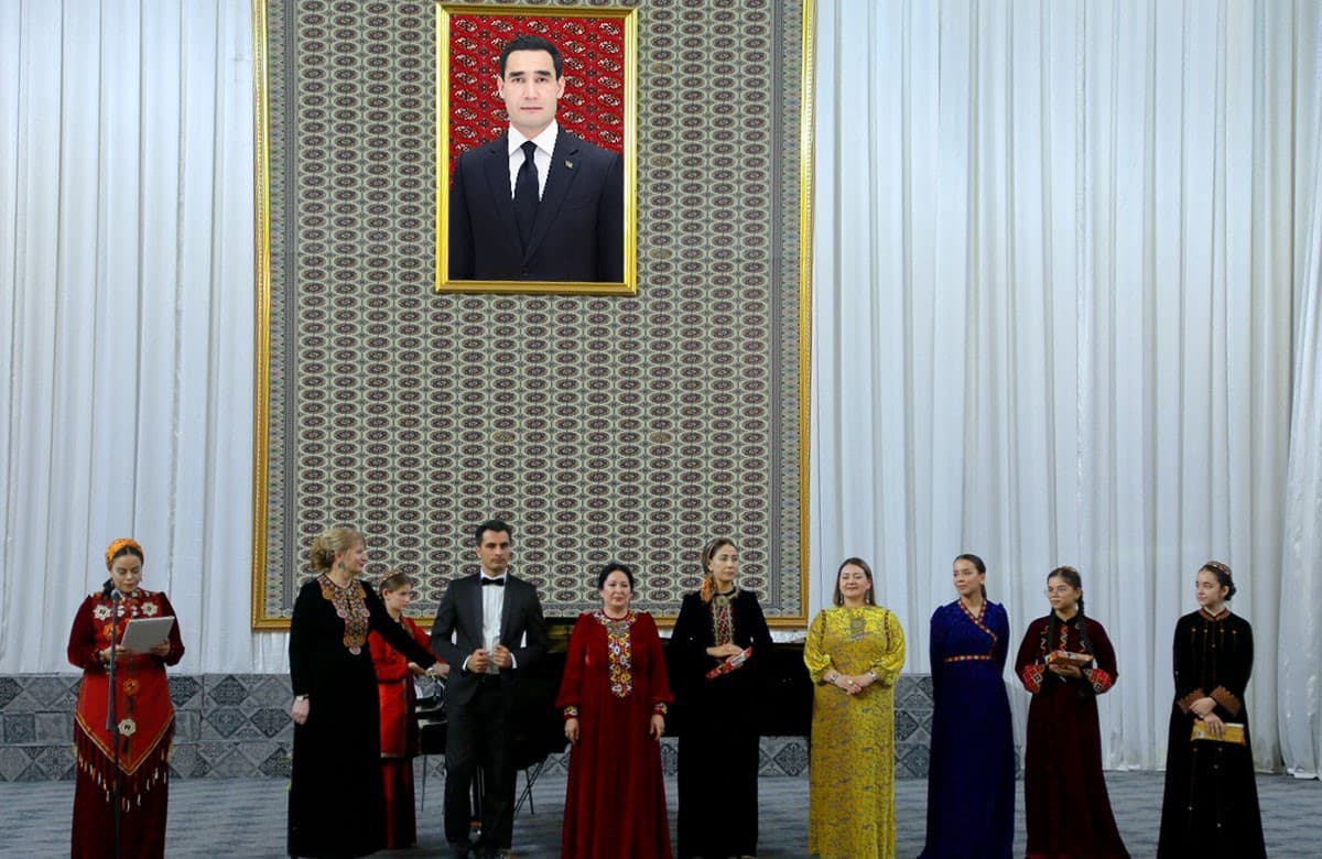 zvyozdnyj-koncert-v-ashhabade-klassika-i-narodnye-melodii-v-chest-mezhdunarodnogo-dnya-muzyki