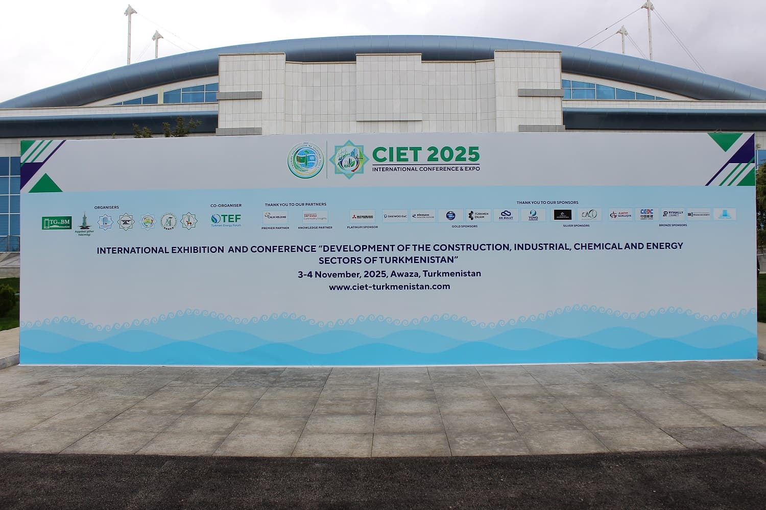 awazada-turkmenistanyn-birnace-pudaklaryna-degisli-halkara-maslahaty-we-sergisi-acyldy